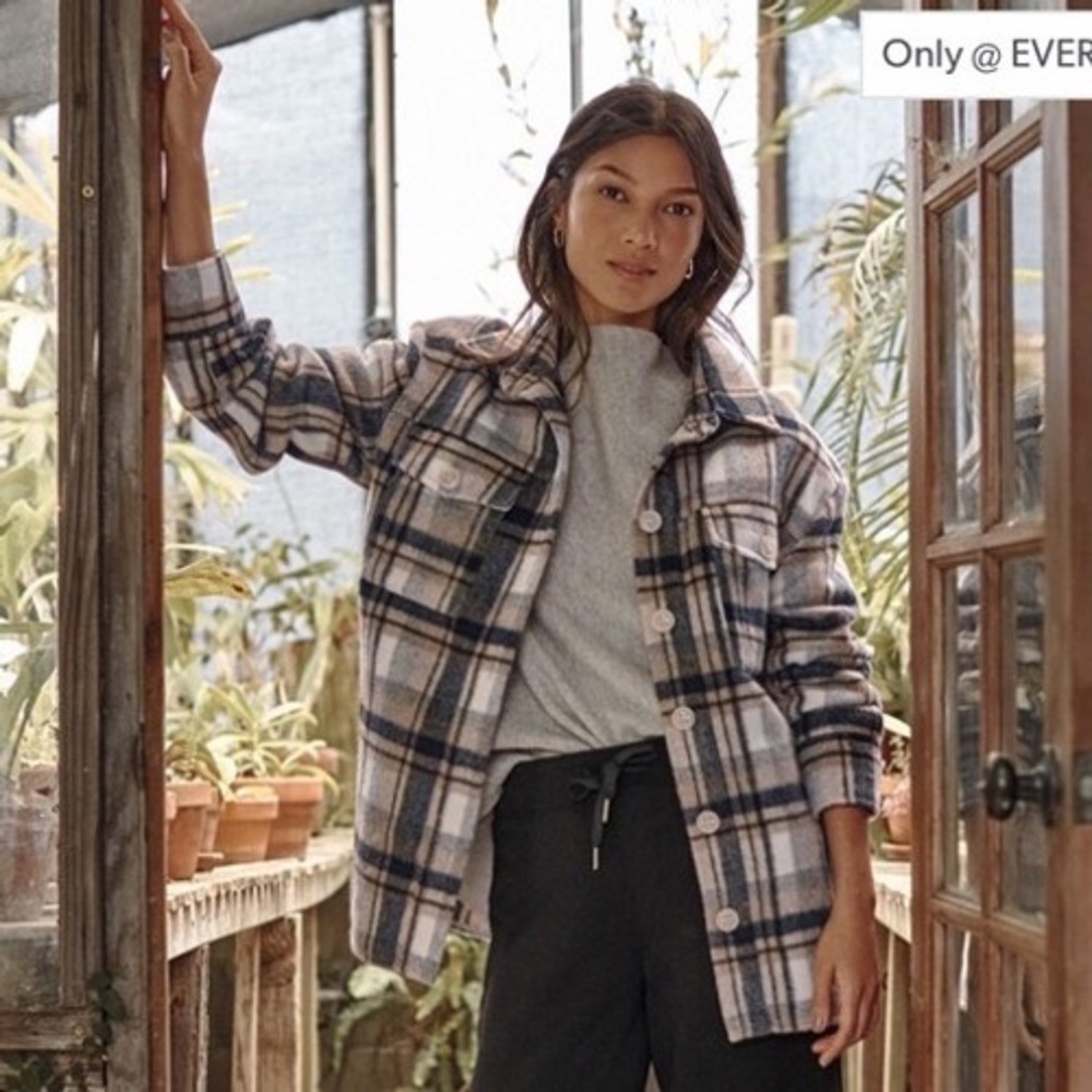 Evereve Womens Plaid Shacket Jacket Tan Button Sz Small Normcore Granola Neutral